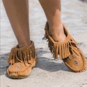 manitobah paddle moccasin